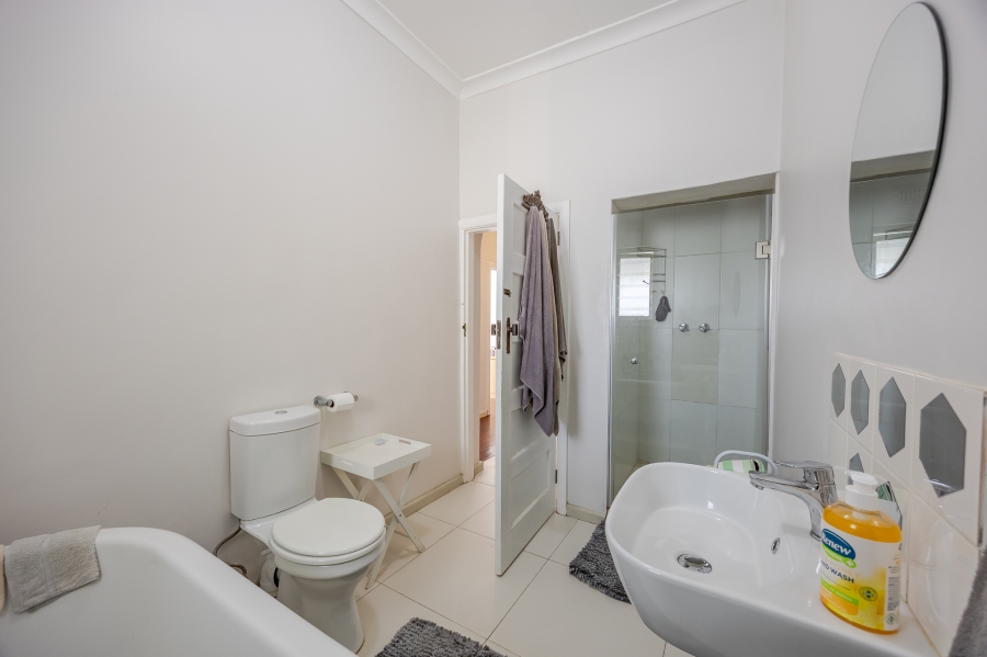 4 Bedroom Property for Sale in Wynberg Upper Western Cape
